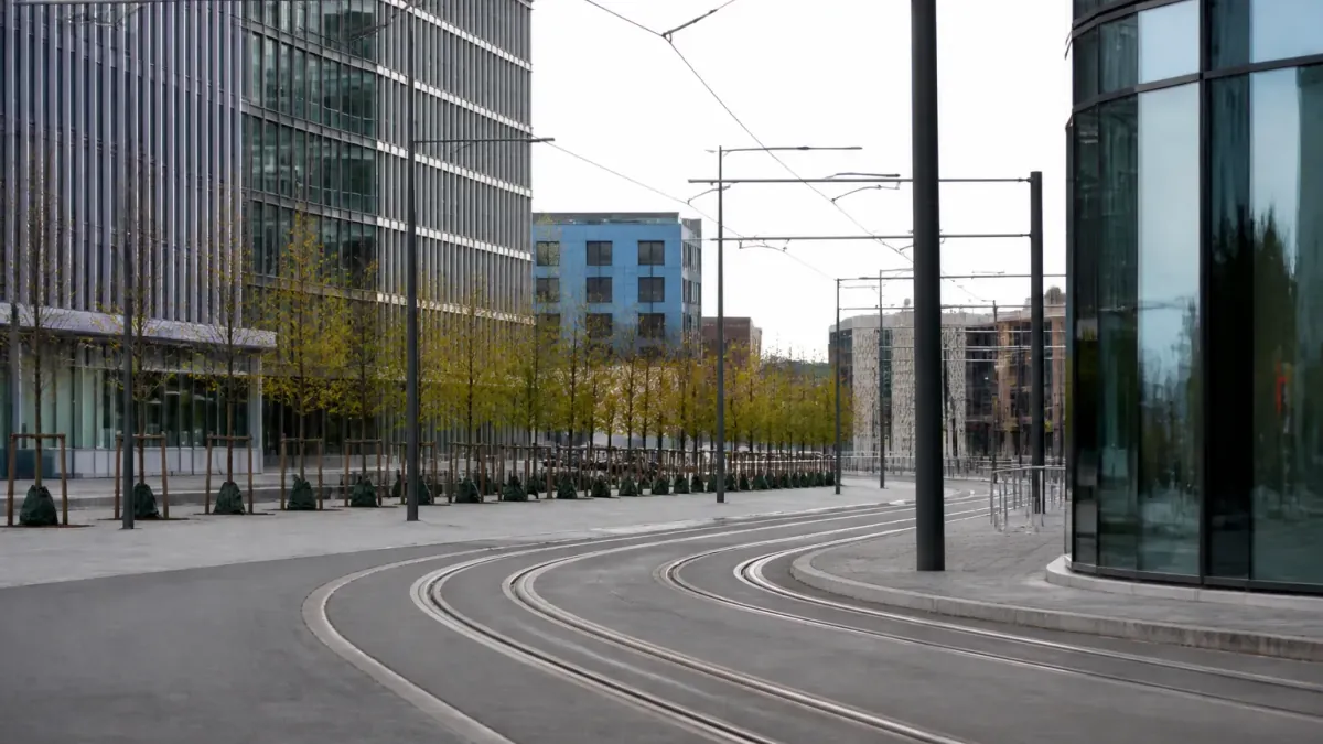 Tallinn's Trams Now Mandatory for All City Meetings, Citizens Required to Discuss in Transit
