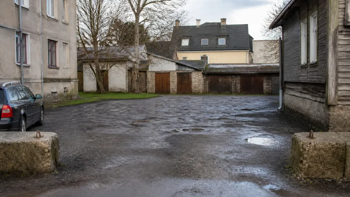 Estonian Neighborhoods Exchange Pledges of No More Trivial Parking Disputes, Still Can’t Agree on Who Should Go First in the Saunas