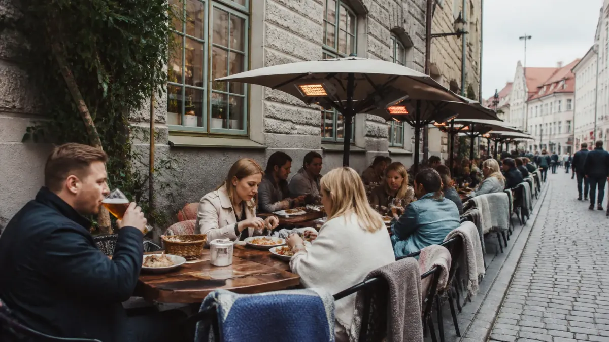 Minister Announces 15-Minute Workday to Improve Productivity, Citizens Celebrate by Taking 4-Hour Lunch